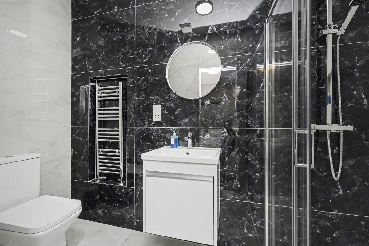 Paragraph Hotel, 6 Cheapside, North Circular Road, London, N13 5ED