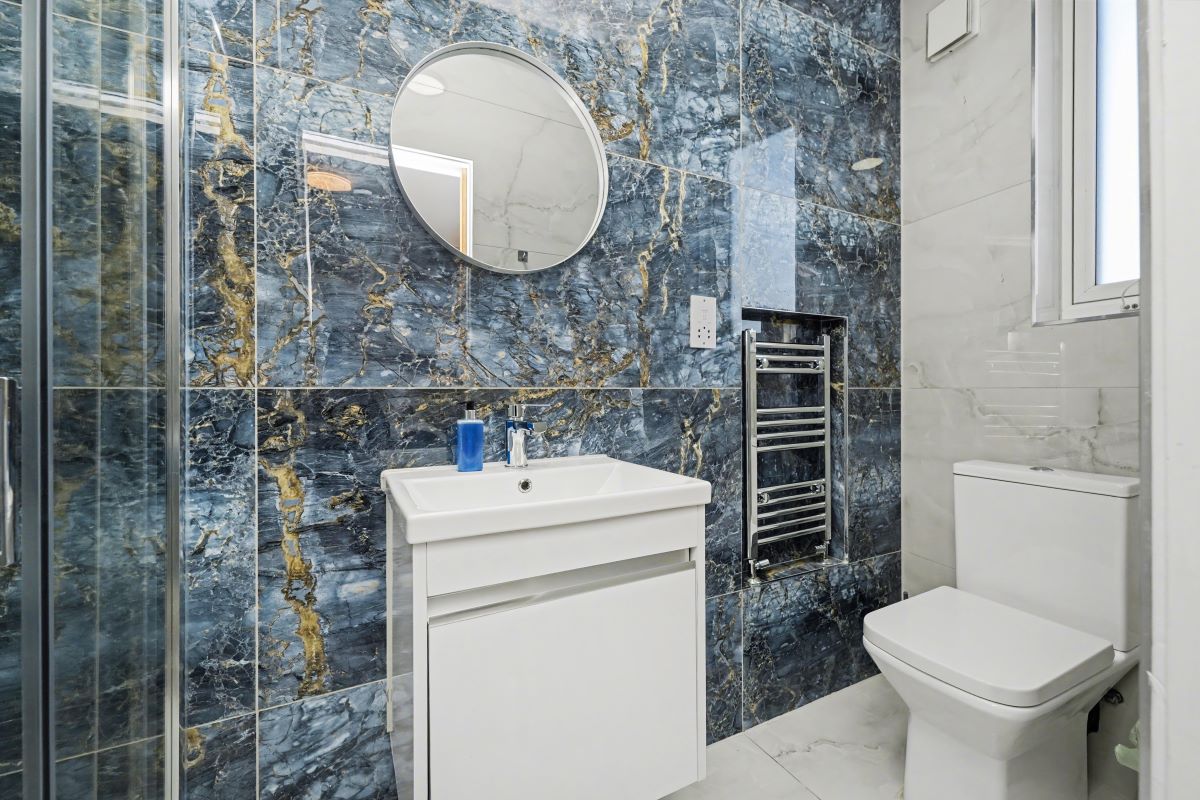 Paragraph Hotel, 6 Cheapside, North Circular Road, London, N13 5ED