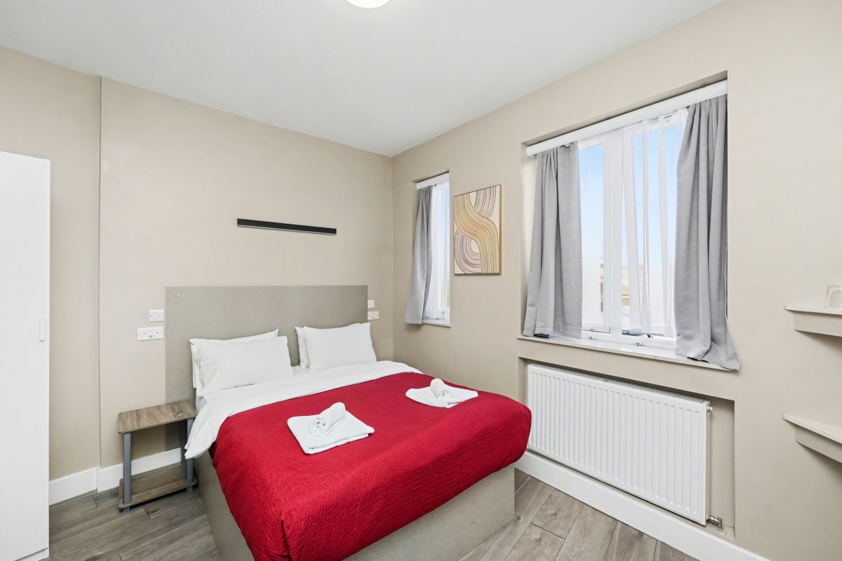 Paragraph Hotel, 6 Cheapside, North Circular Road, London, N13 5ED