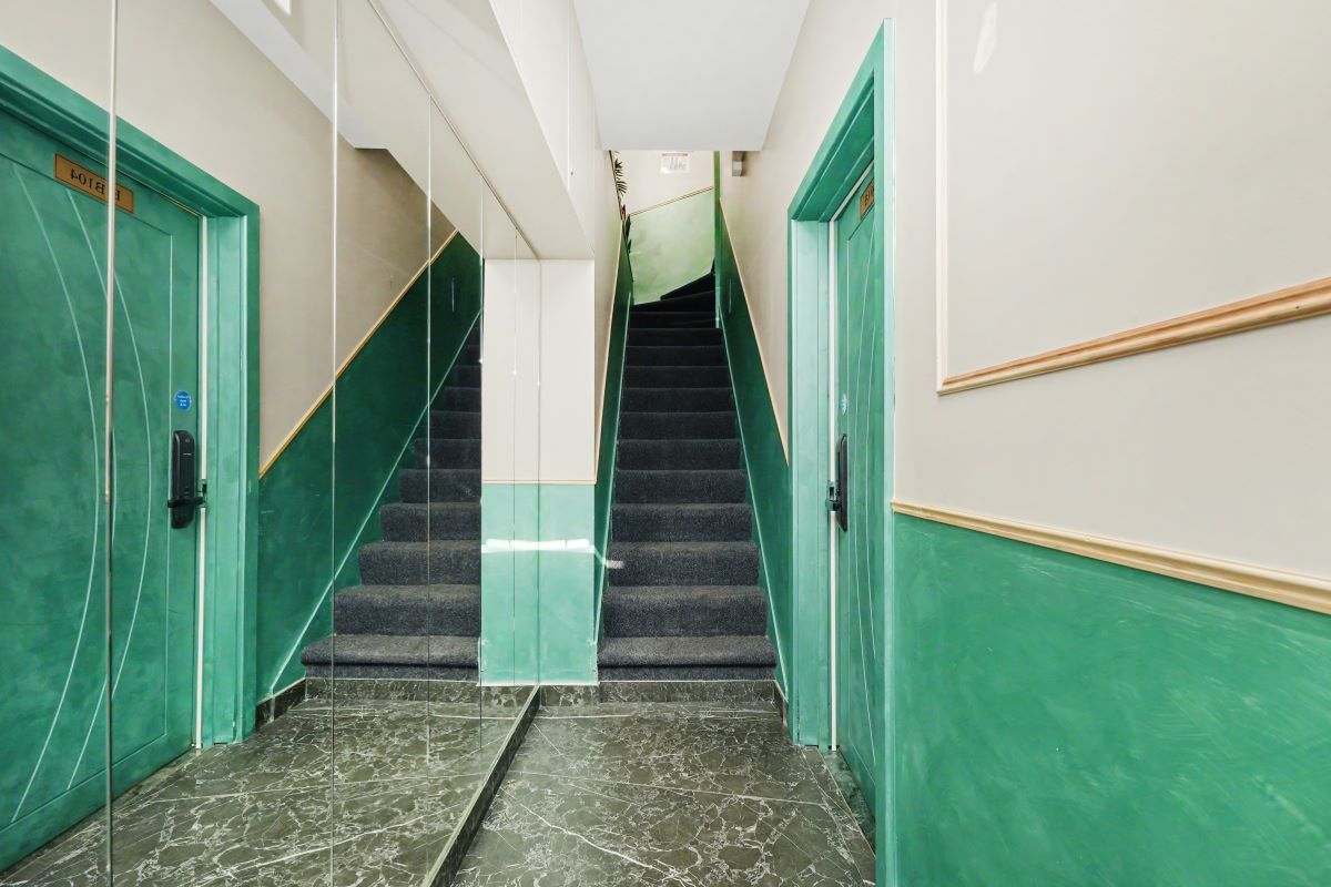 Paragraph Hotel, 6 Cheapside, North Circular Road, London, N13 5ED