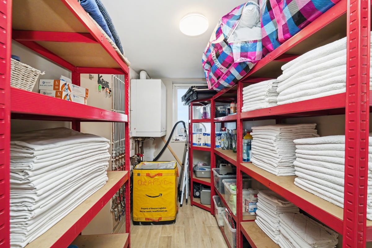 Paragraph Hotel, 6 Cheapside, North Circular Road, London, N13 5ED
