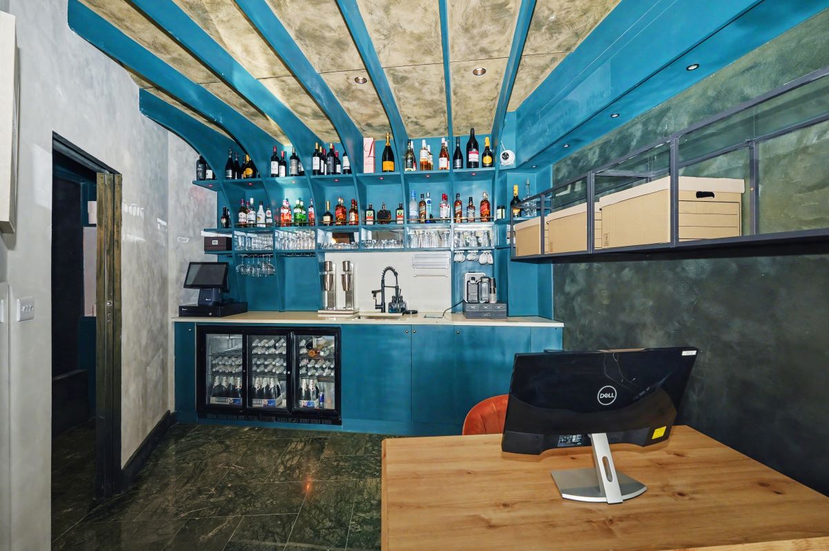 Paragraph Hotel, 6 Cheapside, North Circular Road, London, N13 5ED