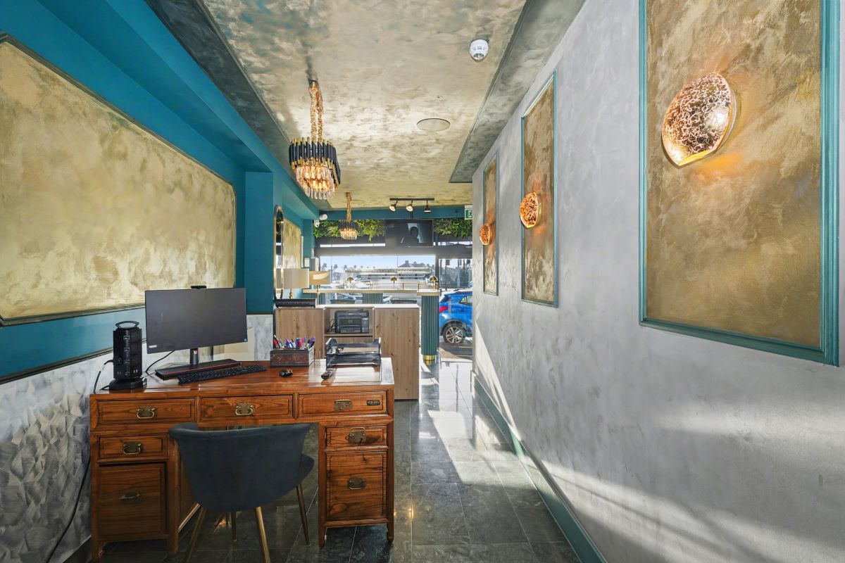 Paragraph Hotel, 6 Cheapside, North Circular Road, London, N13 5ED