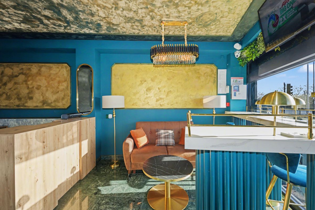 Paragraph Hotel, 6 Cheapside, North Circular Road, London, N13 5ED