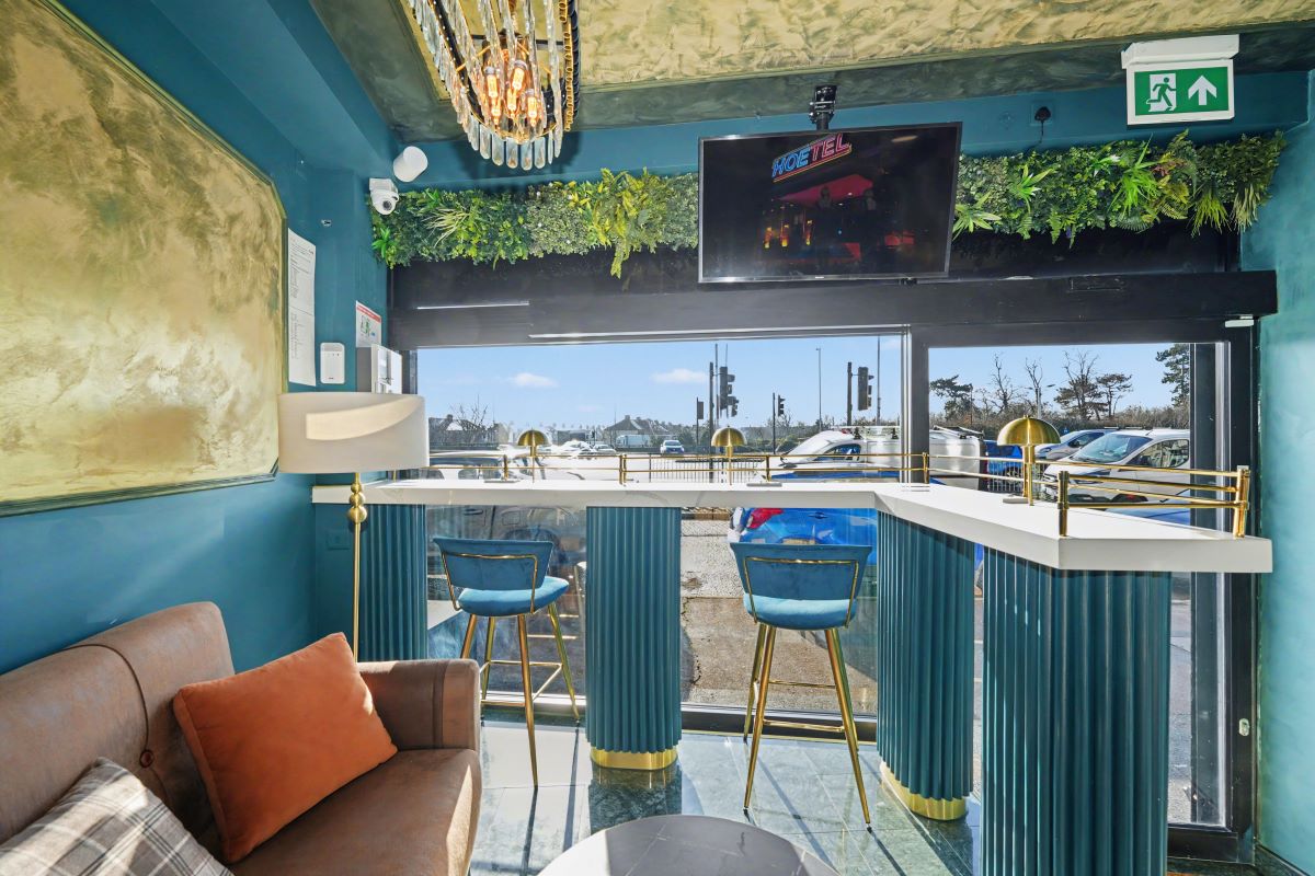 Paragraph Hotel, 6 Cheapside, North Circular Road, London, N13 5ED