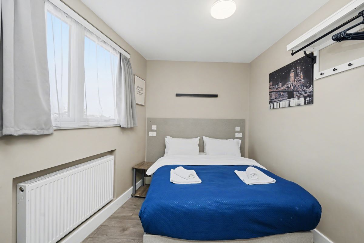 Paragraph Hotel, 6 Cheapside, North Circular Road, London, N13 5ED