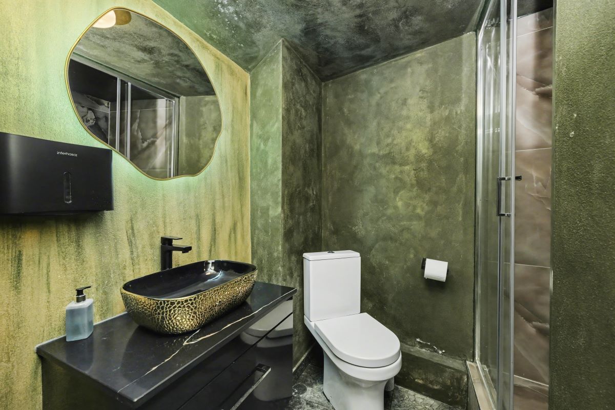 Paragraph Hotel, 6 Cheapside, North Circular Road, London, N13 5ED