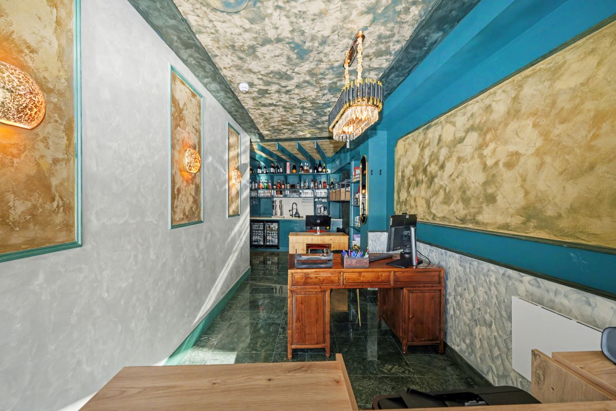 Paragraph Hotel, 6 Cheapside, North Circular Road, London, N13 5ED