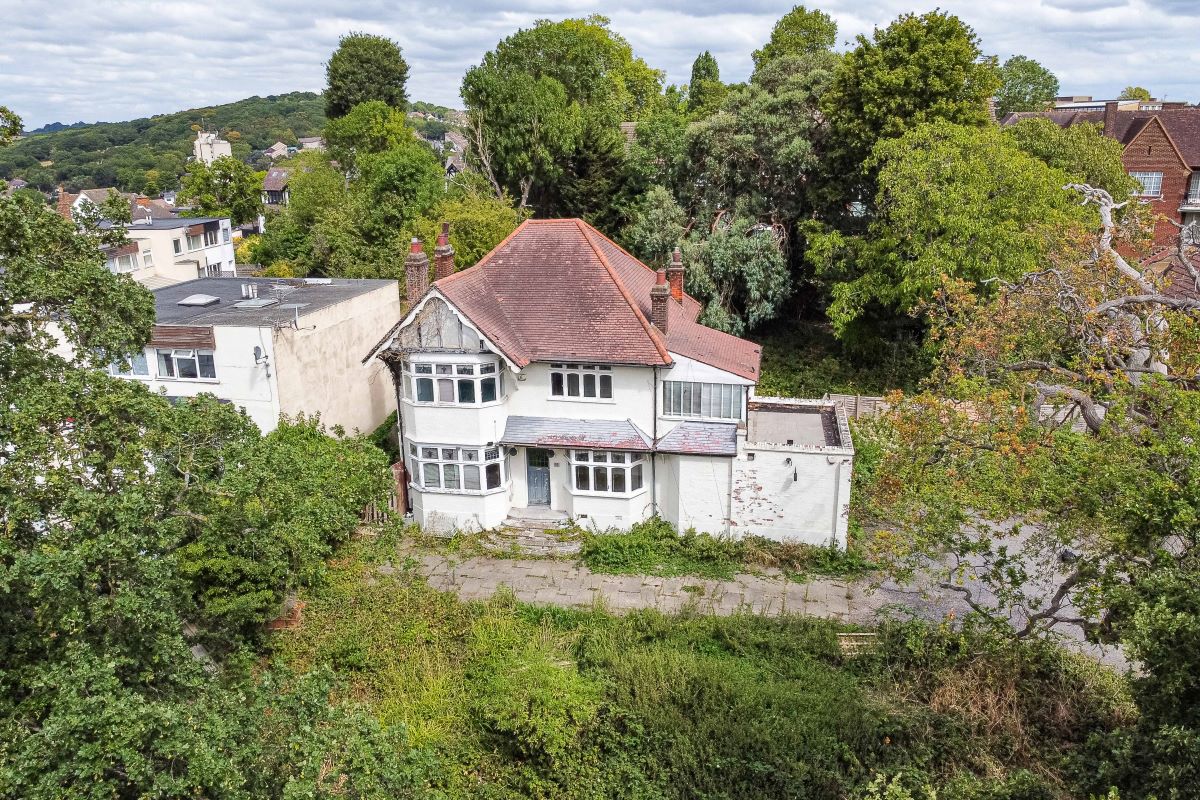 22 Mansfield Hill, London, E4 7JU