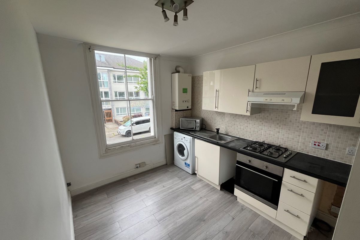 Flat B, 39 Endwell Road, Brockley, London, SE4 2NE