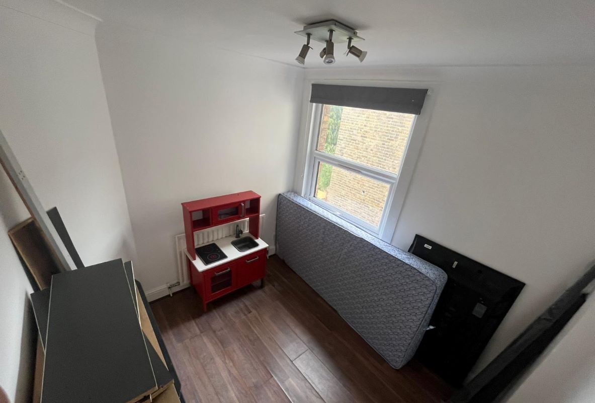 Flat B, 39 Endwell Road, Brockley, London, SE4 2NE