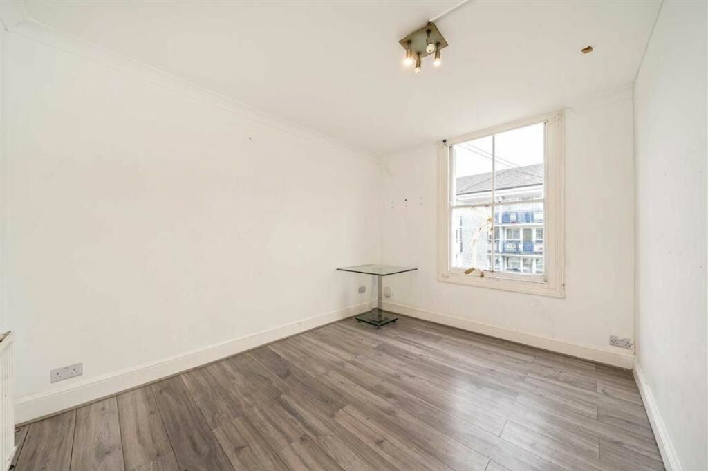 Flat B, 39 Endwell Road, Brockley, London, SE4 2NE