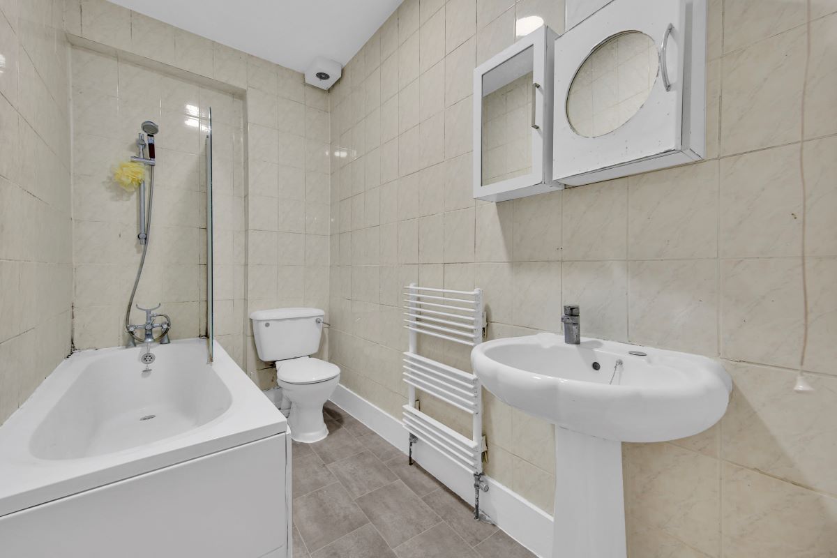 57A Eastwood Road, Ilford, Essex, IG3 8UU