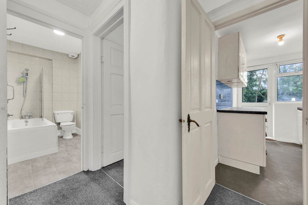 57A Eastwood Road, Ilford, Essex, IG3 8UU