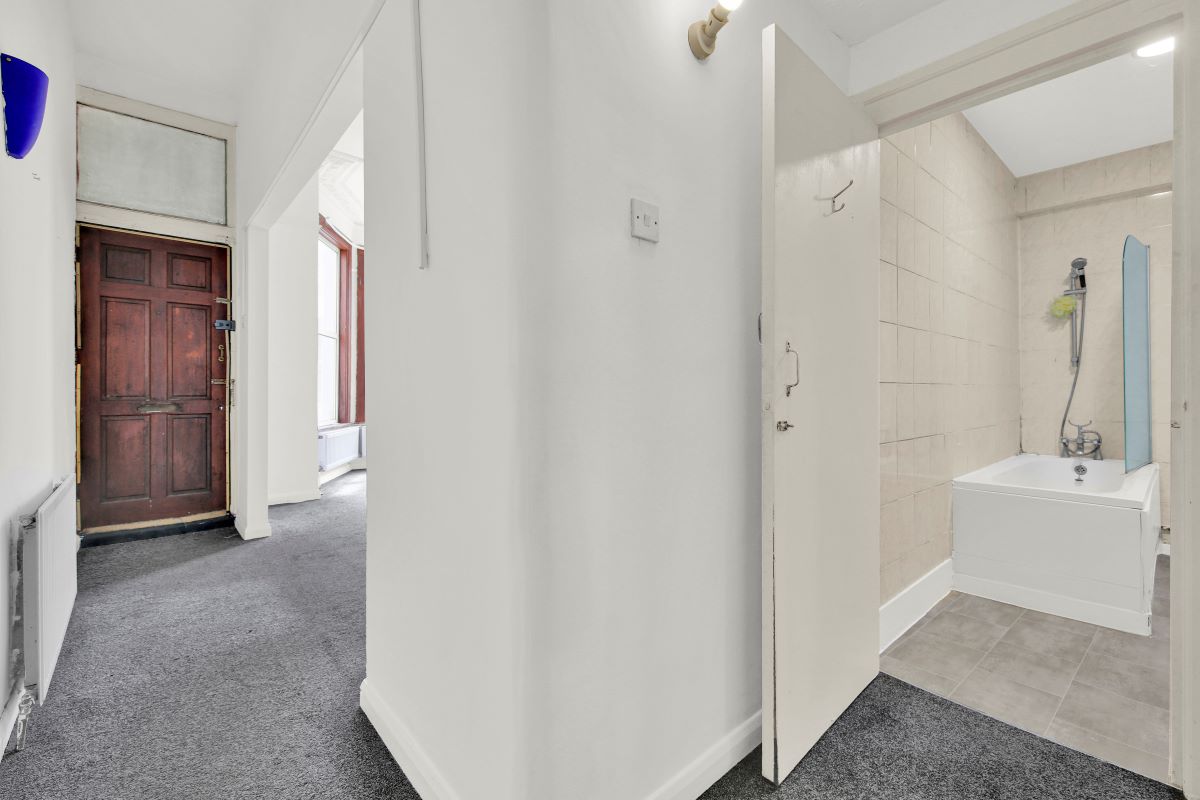 57A Eastwood Road, Ilford, Essex, IG3 8UU