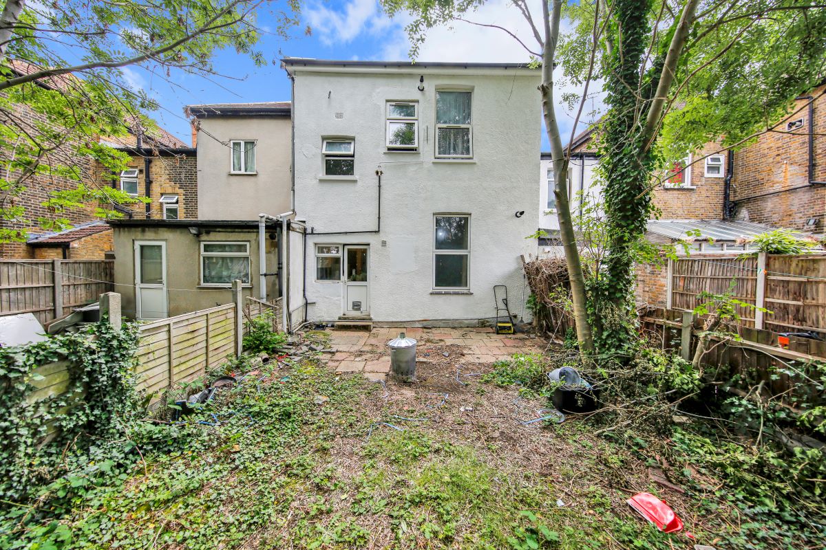 57A Eastwood Road, Ilford, Essex, IG3 8UU