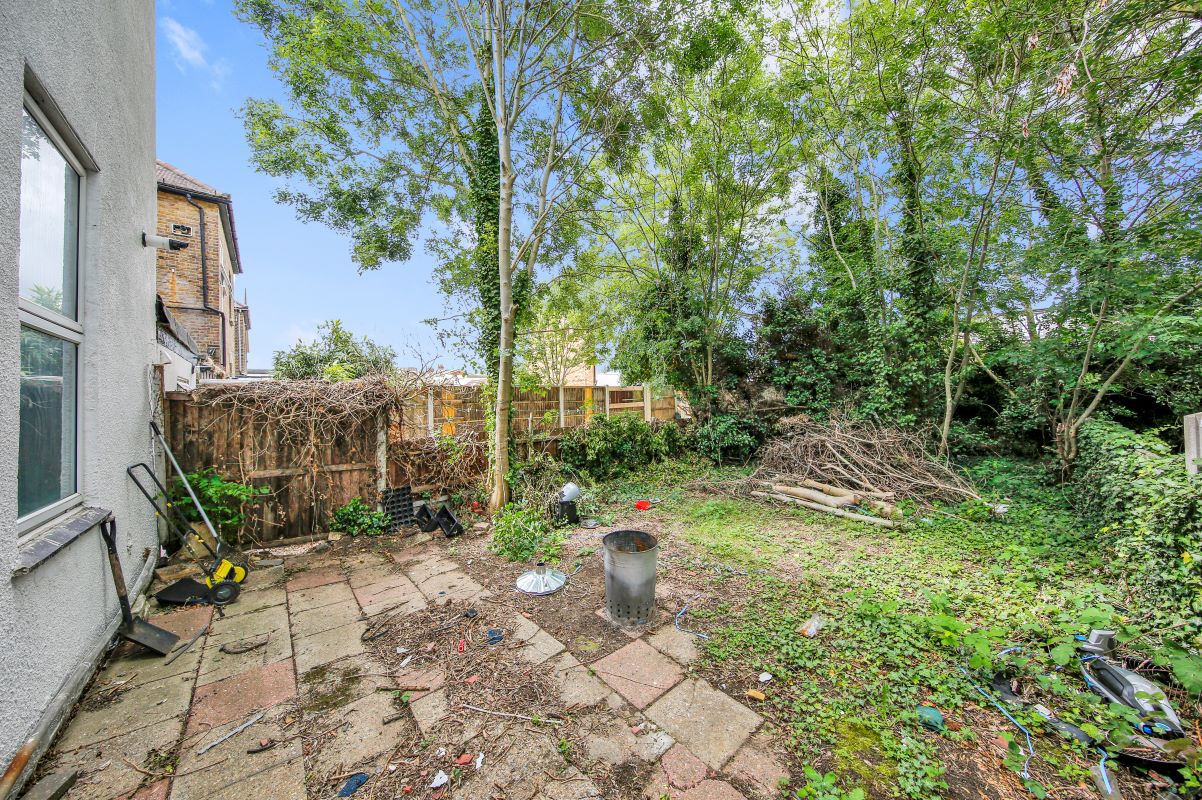 57A Eastwood Road, Ilford, Essex, IG3 8UU