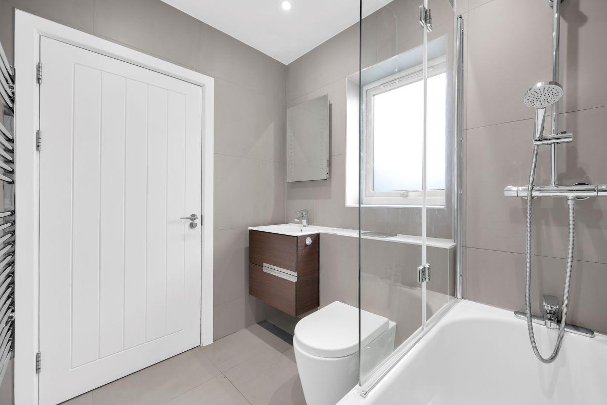 60 Brinkworth Road, Ilford, Essex, IG5 0FH