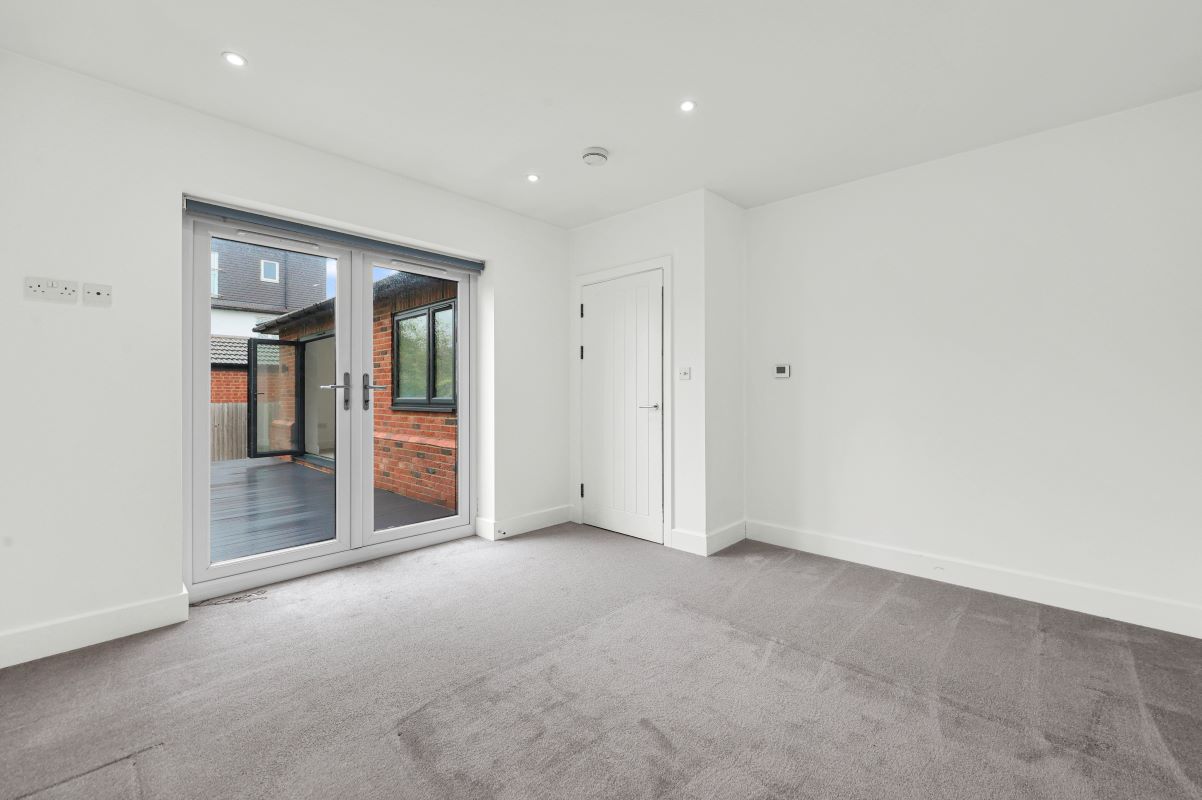 60 Brinkworth Road, Ilford, Essex, IG5 0FH