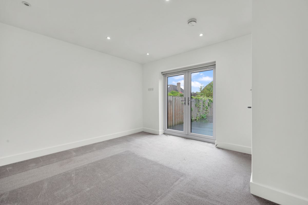 60 Brinkworth Road, Ilford, Essex, IG5 0FH