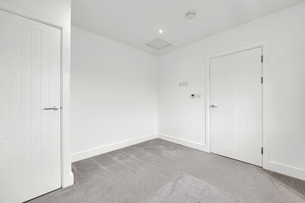 60 Brinkworth Road, Ilford, Essex, IG5 0FH