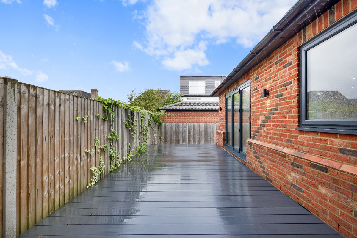 60 Brinkworth Road, Ilford, Essex, IG5 0FH