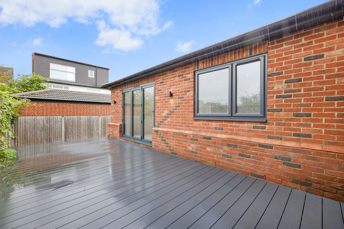 60 Brinkworth Road, Ilford, Essex, IG5 0FH