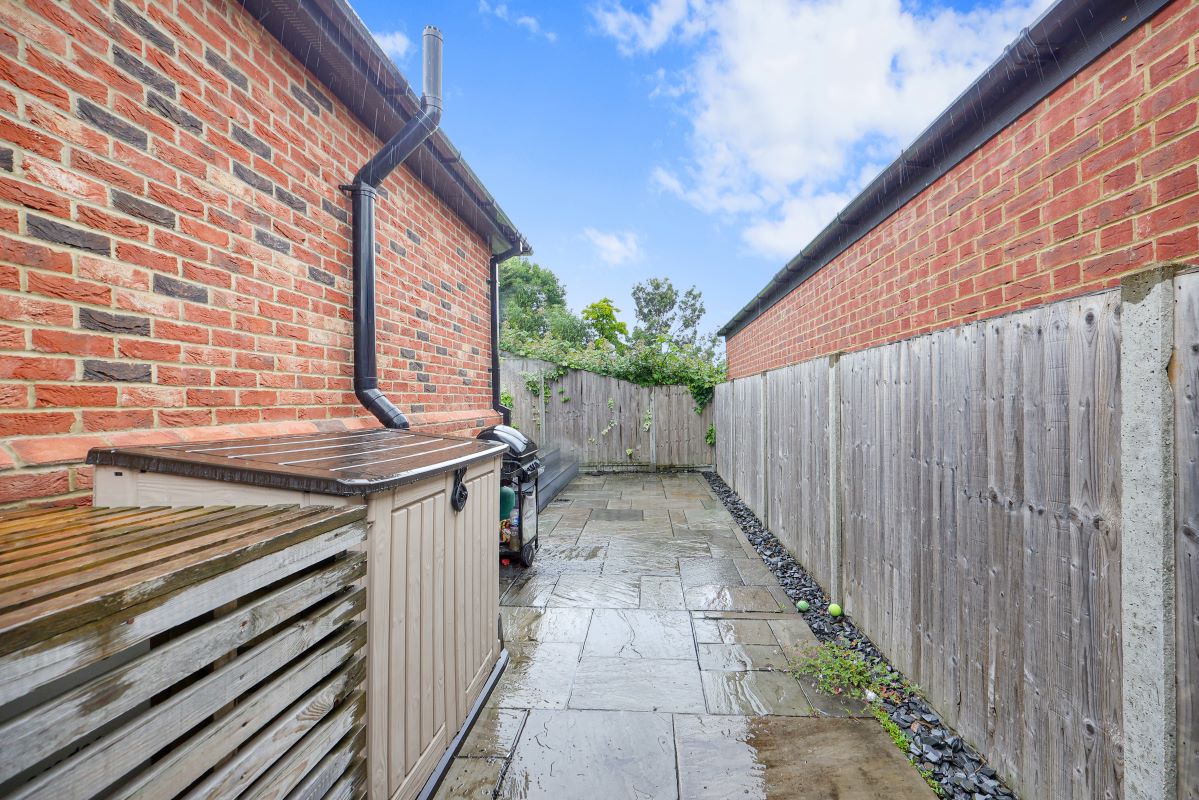 60 Brinkworth Road, Ilford, Essex, IG5 0FH