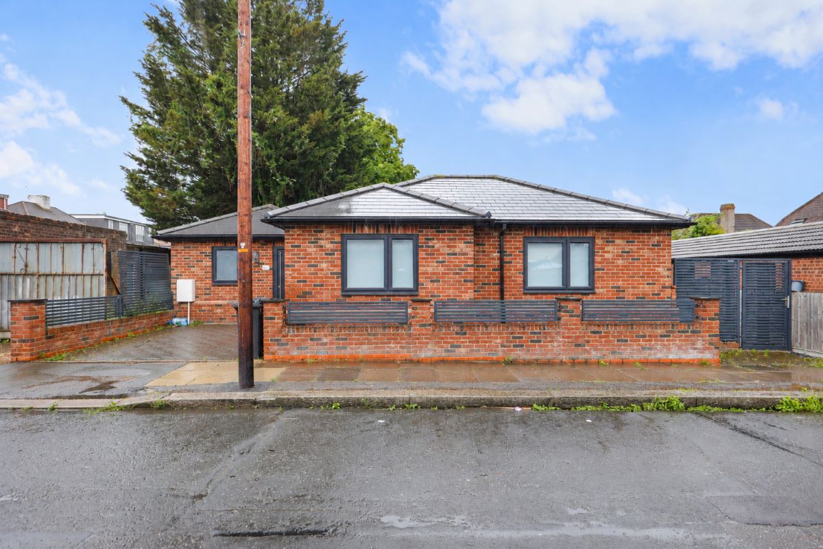 60 Brinkworth Road, Ilford, Essex, IG5 0FH