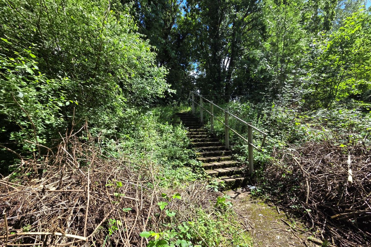 Land adjacent to Coulsdon South Railway Station, Brighton Road, Coulsdon, Surrey, CR5 3EA