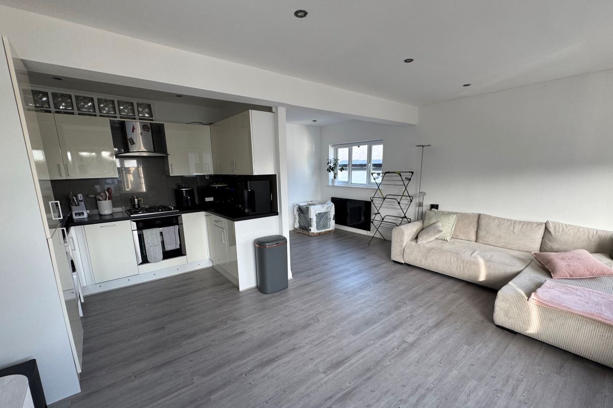 75 & 75C Queens Road, Buckhurst Hill, Essex, IG9 5BW