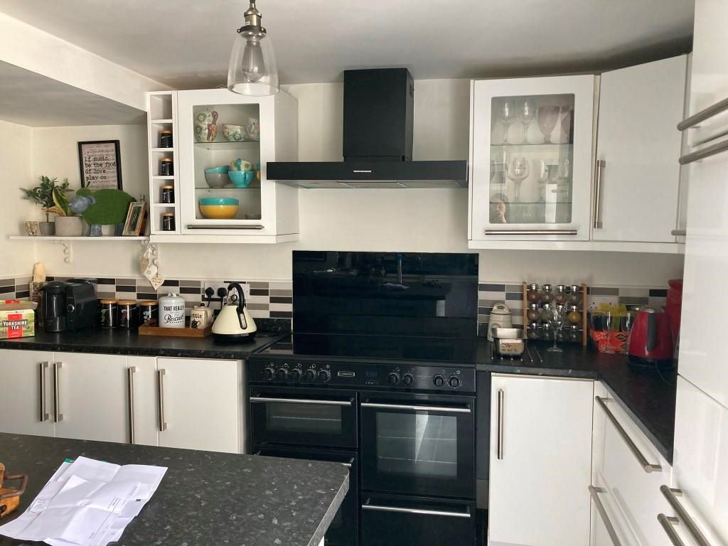 1 High Street, Snaith, Goole, DN14 9HF -  Strettons