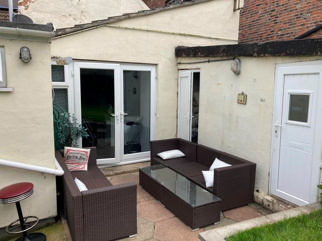 1 High Street, Snaith, Goole, DN14 9HF -  Strettons
