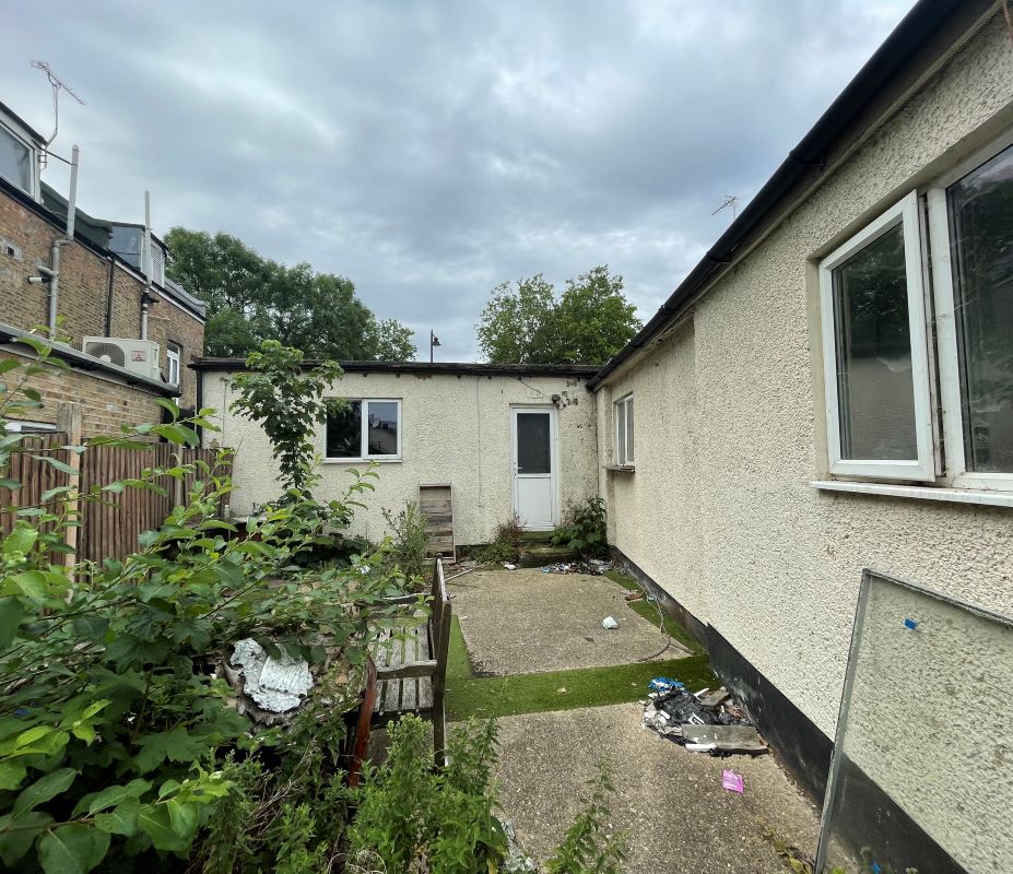 1 Lichfield Rd, London N9 9HD