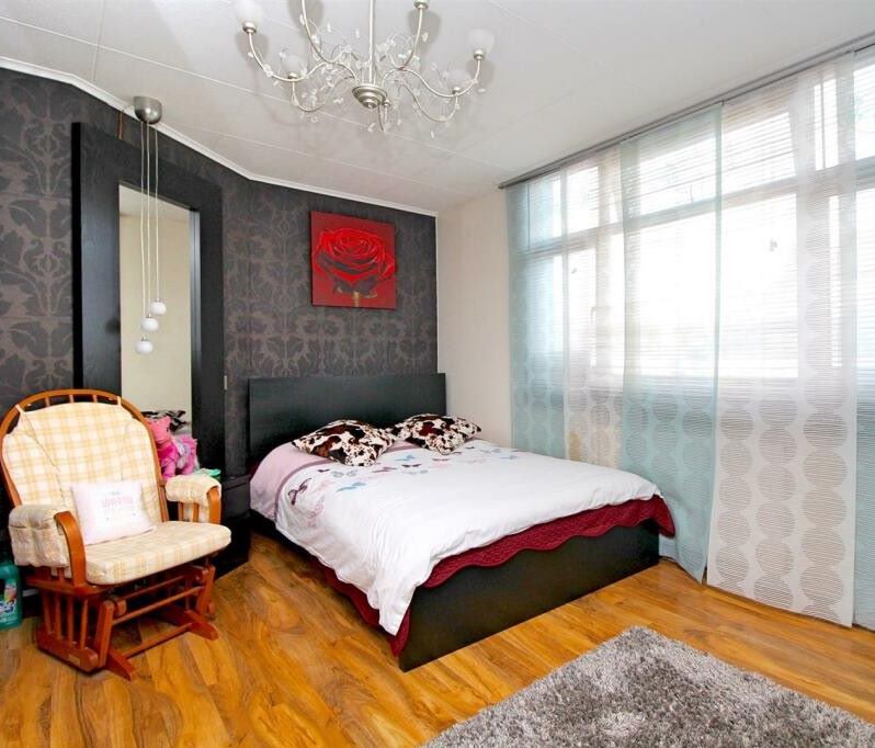24 Montagu Crescent, London, N18 2HA -  Strettons