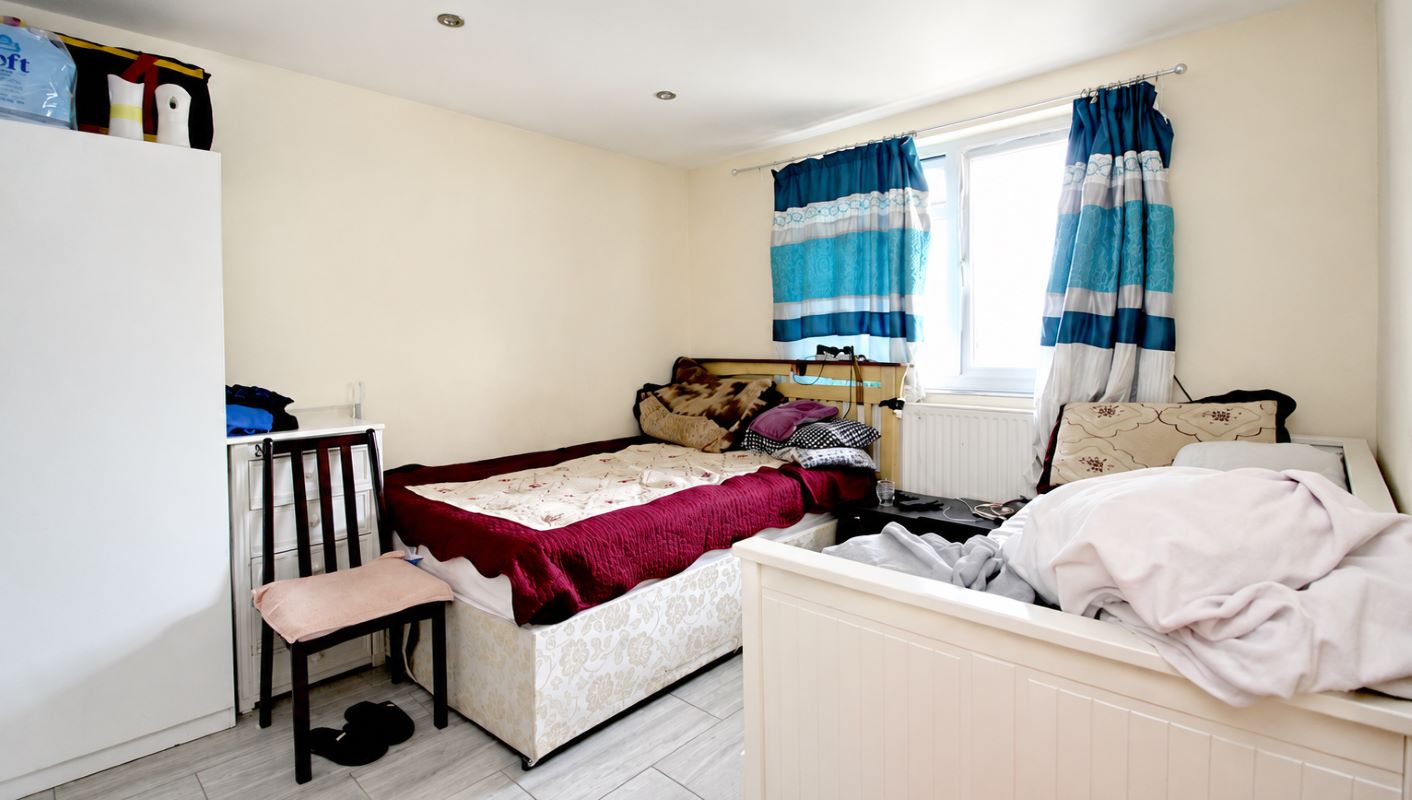 24 Montagu Crescent, London, N18 2HA -  Strettons