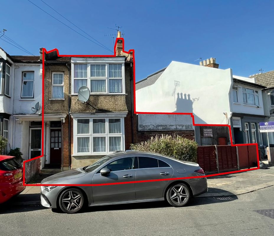101 Winchester Rd, London N9 9EY
