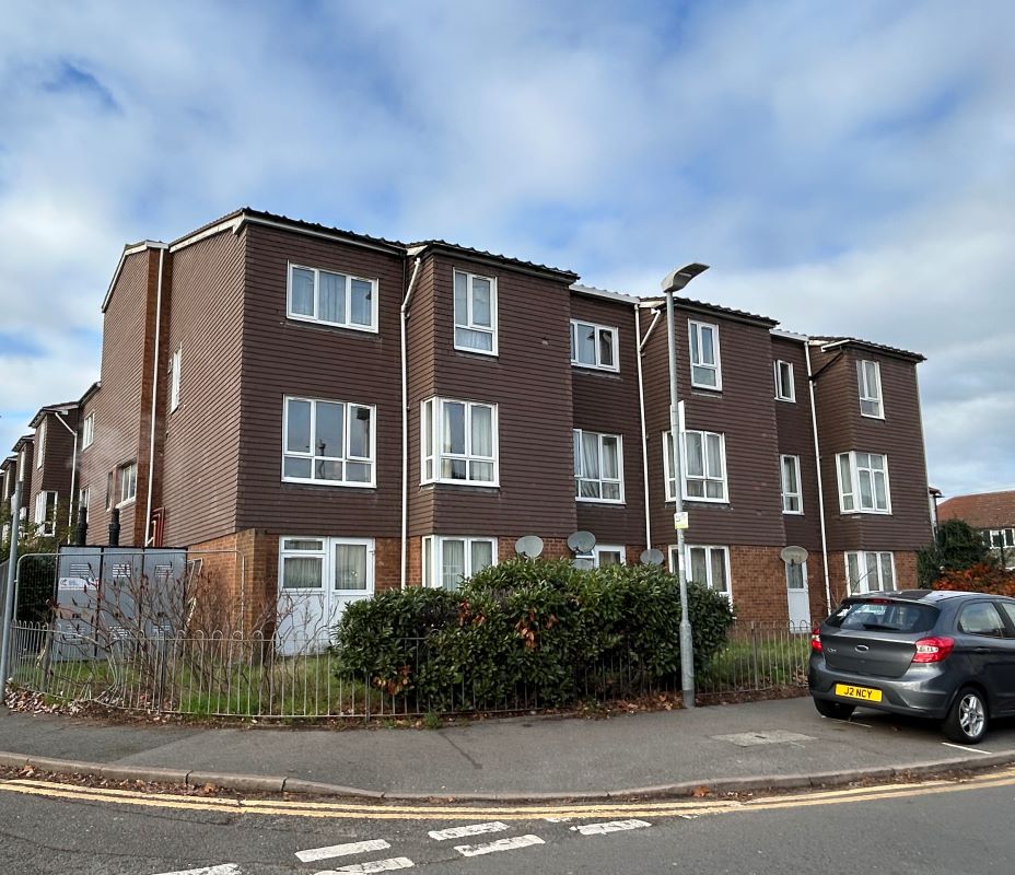 32 Aidan Close, Dagenham, Essex, RM8 3LE - Strettons