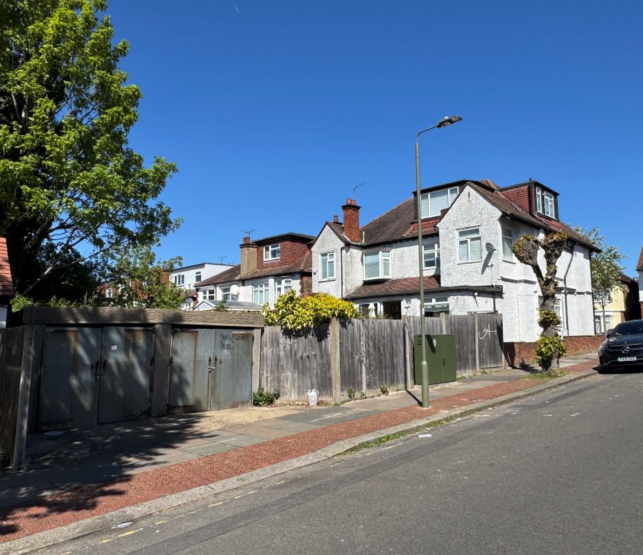 25 The Drive, Golders Green, London, NW11 9SX - Strettons