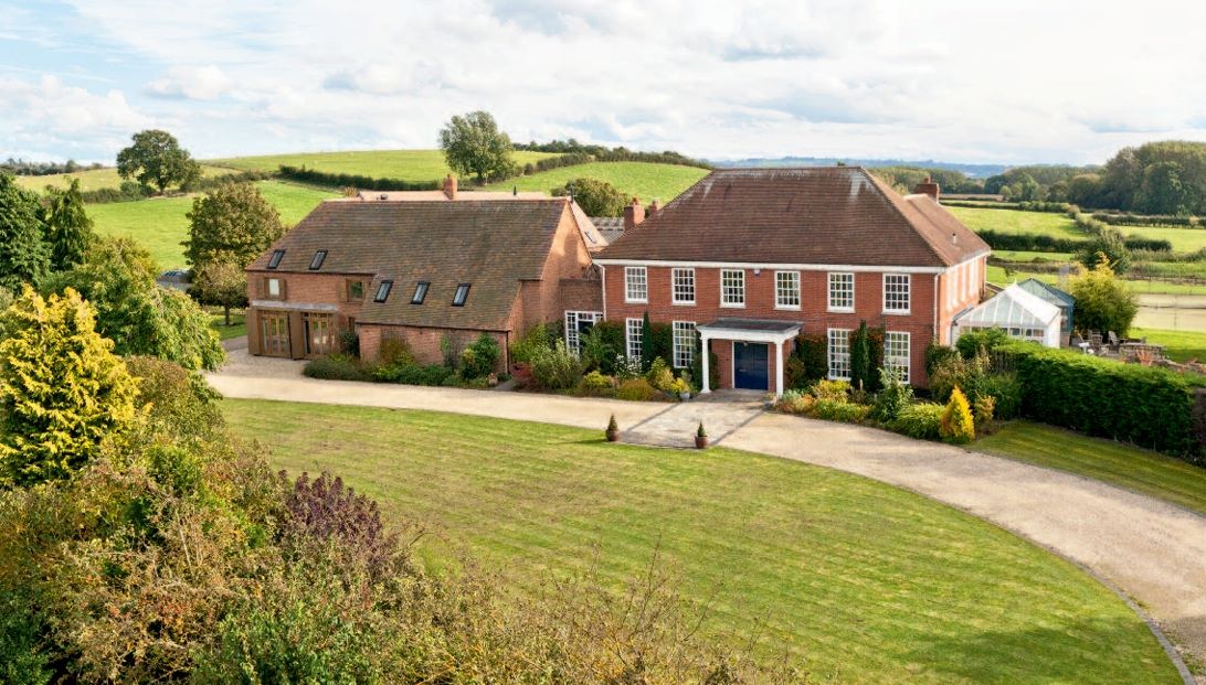 Upper Welford House, Barton Road, Welford on Avon, Stratford-upon-Avon, CV37 8HD -  Strettons
