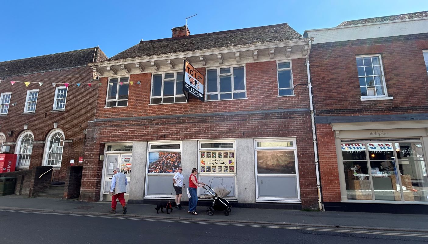 4 High Street, Manningtree, Essex, CO11 1AF - Strettons