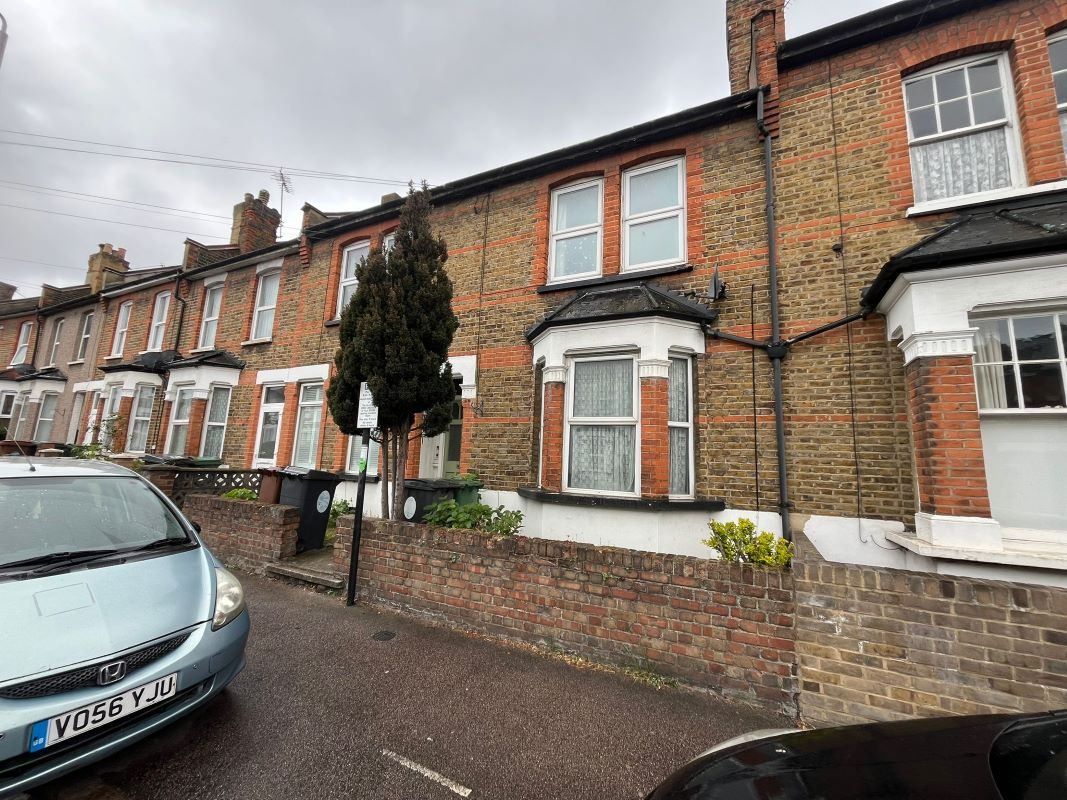 29 Higham Hill Road, London, E17 6EA - Strettons