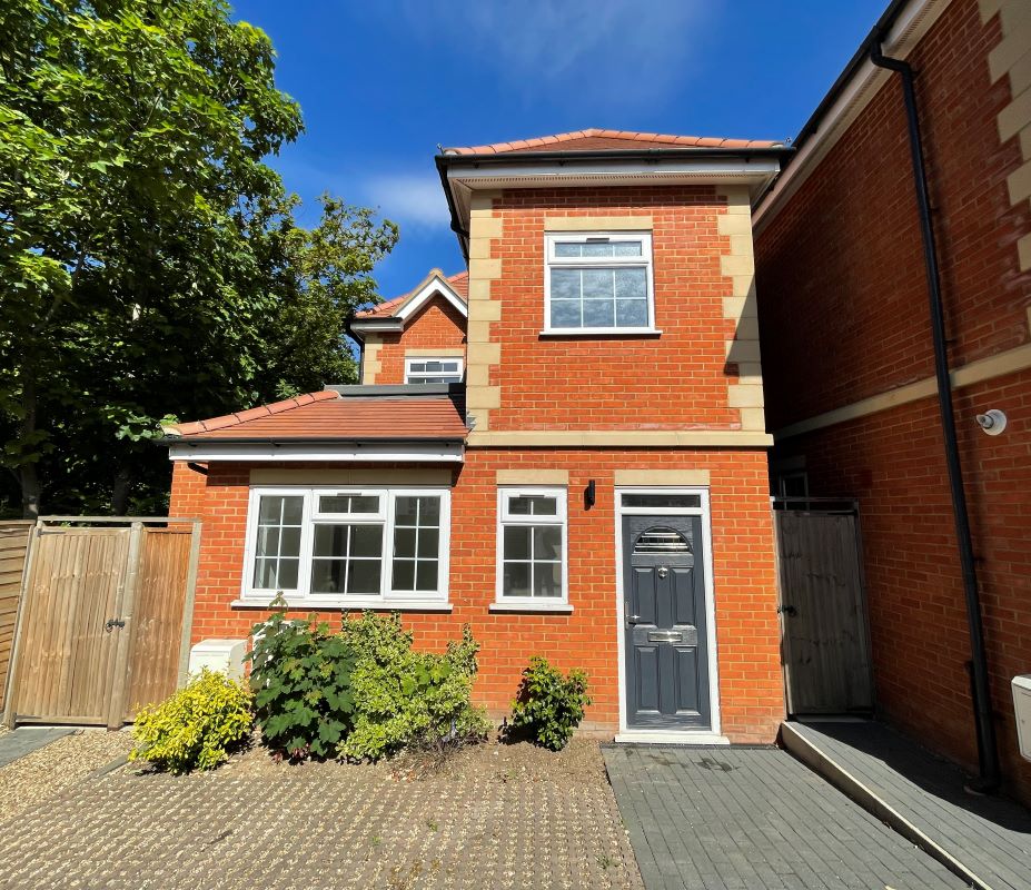 18A Maxwelton Close, Mill Hill, London, Barnet, NW7 3NA -  Strettons