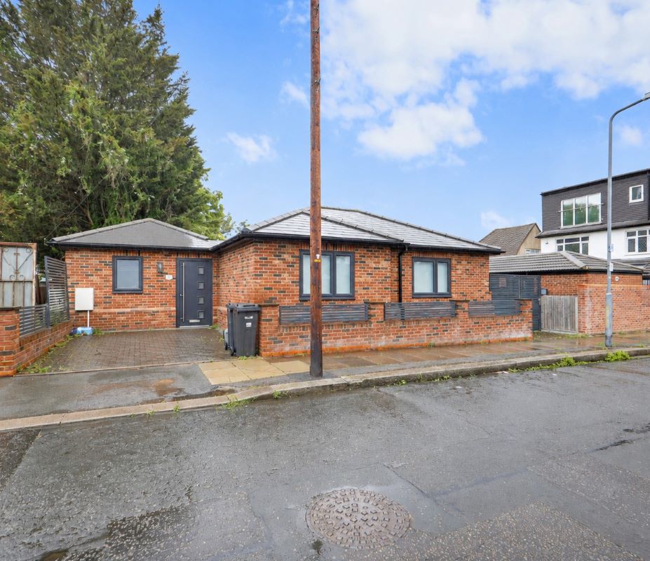60 Brinkworth Road, Ilford, Essex, IG5 0FH - Strettons