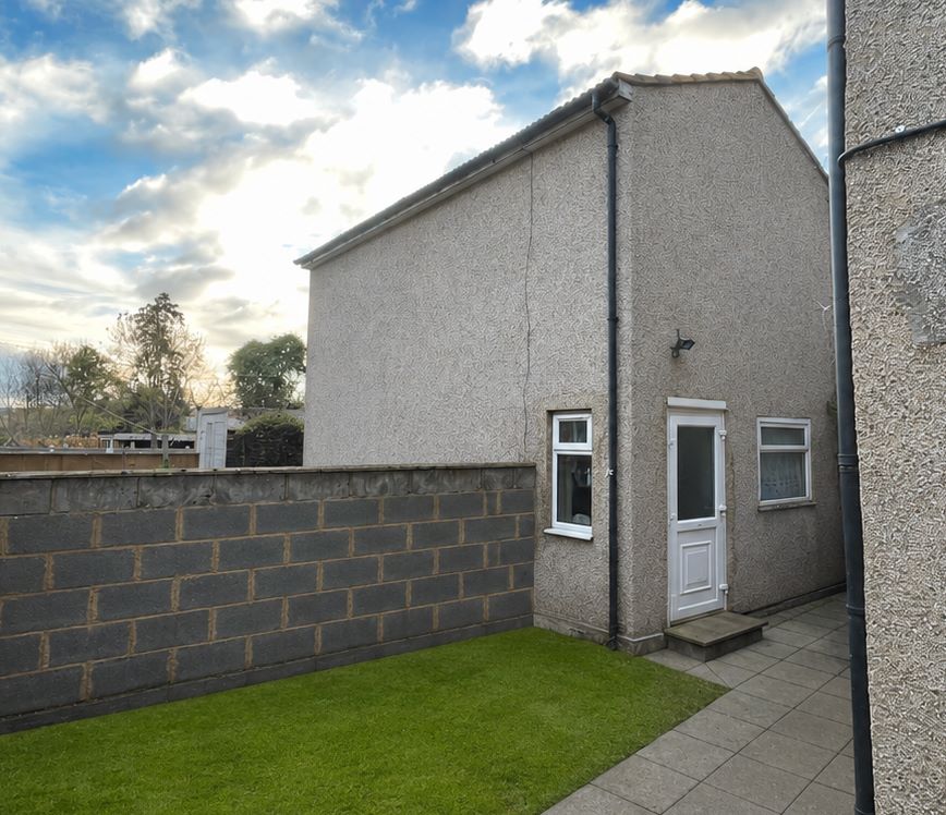 2D Barrington Road, Manor Park, London, E12 6JH -  Strettons