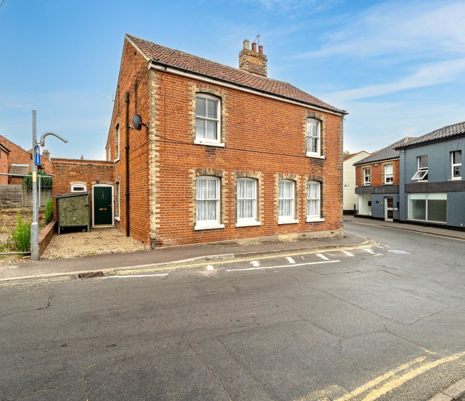 2 Vicarage Street, North Walsham, Norfolk, NR28 9DQ -  Strettons