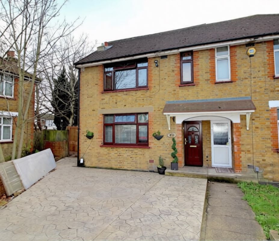 24 Montagu Crescent, London, N18 2HA -  Strettons