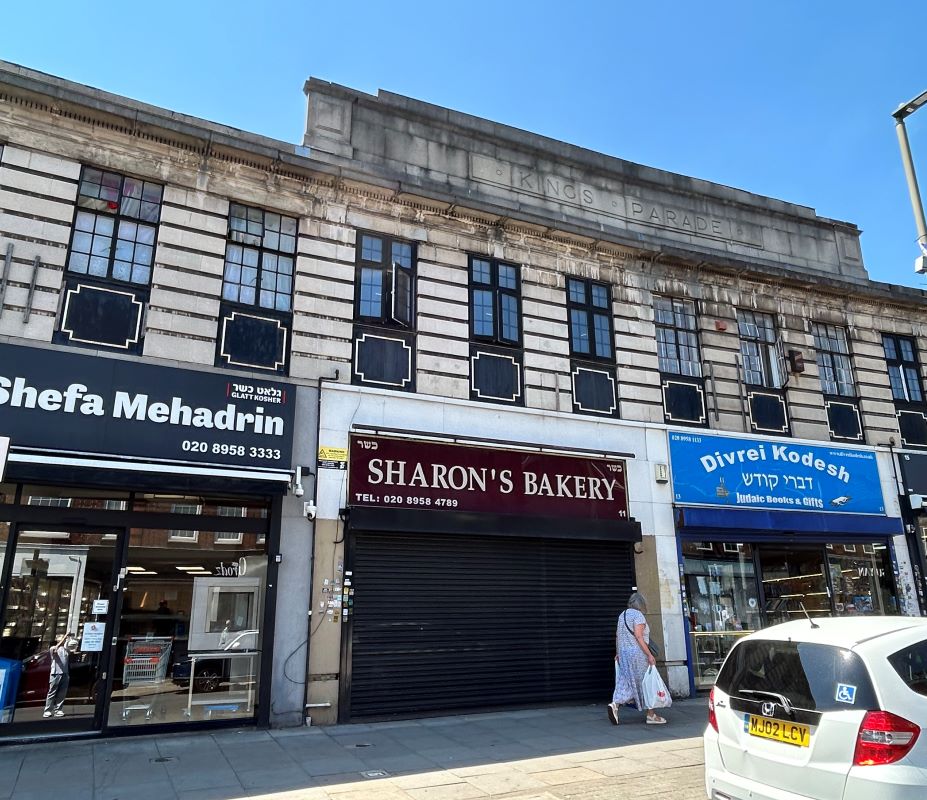 11 Edgwarebury Lane, Edgware, Middlesex, HA8 8LH -  Strettons