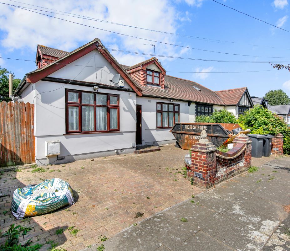 419 Wanstead Park Road, Ilford, Essex, IG1 3TT -  Strettons