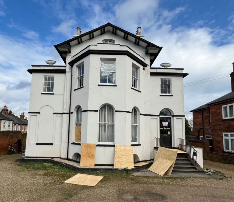 Belle Vue Hotel, 2 Tilehurst Road, Reading, Berkshire, RG1 7TN - Strettons